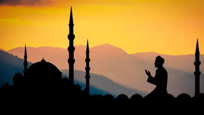 Saat Malam Lailatul Qadar Harus Baca Apa? Simak Bocoran Doa dari Ustaz Adi Hidayat