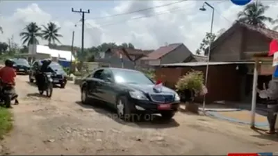 Usai Jalan Rusak Jadi Viral di Media Sosial, Hari Ini Presiden Jokowi Cek Langsung Kondisi Jalanan di Lampung
