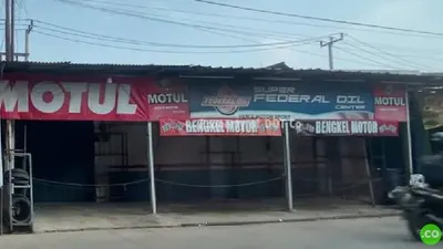 Pasca viralnya di media sosial, bengkel Hen's Motor Sport tersebut saat ini nampak tutup.