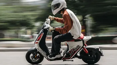 Ilustrasi alasan mengapa oli motor harus diganti secara teratur.