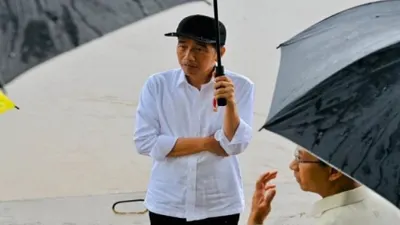 Jokowi Tinjau Proyek Normalisasi Kali Ciliwung, Sebut Bakal Mengurangi Banjir di DKI Jakarta