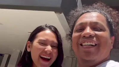Pasangan suami istri Arie Kriting dan Indah Permatasari 