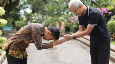 Momen pertemuan Gibran Rakabuming dan Ganjar Pranowo