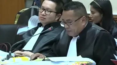 Hotman Paris Hutapea telah memohon kepada majelis hakim untuk membebaskan Teddy Minahasa dari kasus jual beli narkotika jenis sabu.