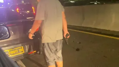 Aksi Koboi Pengendara Mobil Plat Dinas POLRI, Todongkan Pistol hingga Berkata Kasar
