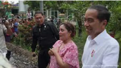 Viral, Wanita Ini Lebih Pilih Bertemu Jokowi Ketimbang 'Nyayur Demi Keluhkan Jalan Rusak di Lampung
