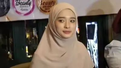 Inara Rusli putuskan buka cadar - Inara Rusli Tak Peduli Hujatan Setelah Buka Cadar: Untuk Kasih Nafkah Anak Tanpa Bergantung Pada Ayah Mereka