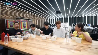 Raffi-Nagita dan Doyoung, Jaehyun, dan Jungwoo.