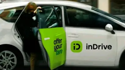 Aksi pengemudi taksi online inDrive membuat geger sebab diduga membawa kabur barang milik penumpangnya.