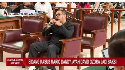 Ayah David Ozora, Jonathan Latumahima