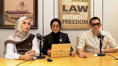 Citra Kirana tampak sabar dalam mendampingi permasalahan yang dihadapi suaminya, Rezky Aditya.