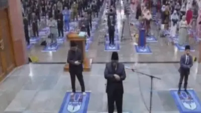 Jadi Sorotan, Begini Penampakan Salat Idul Adha 2023 Ponpes Al-Zaytun, Jarak Shaf Semeter, Wanita di Depan