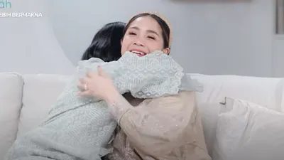 Sepasang kakak beradik, Nagita Slavina dan Caca Tengker menjadi sorotan netizen, saling mengungkap rasa sayang, sampai menangis haru.
