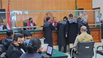 Sikap Teddy Minahasa Ngamuk ke Saksi saat Sidang Tuai Sorotan, Netizen: Mana Hakim Mana Terdakwa