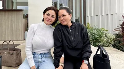 Nikita Mirzani bersama Fitri Salhuteru.