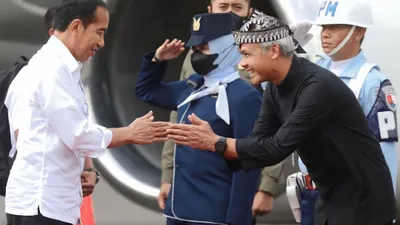 Full Senyum! Potret Jokowi dan Ganjar Pranowo Bersalaman Tuai Beragam Reaksi, Netizen Singgung soal Pildun