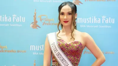  Lycie Joanna Jon Sen seorang Putri Indonesia Intelegensia 2019 yang dikabarkan menjadi calo untuk tiket konser Coldplay. 