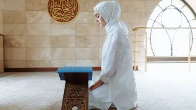 Ilustrasi wanita puasa