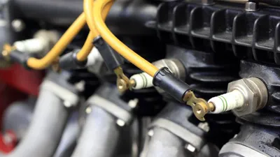 Kondisi busi yang sudah aus atau rusak dapat menjadi salah satu penyebab utama masalah performa dan efisiensi mobil.
