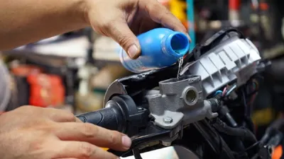 Dalam menjaga kinerja motor yang optimal, mengganti minyak rem secara teratur merupakan langkah yang tak boleh disepelekan.