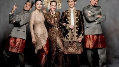 Desta Mahendra di pernikahan Enzy 