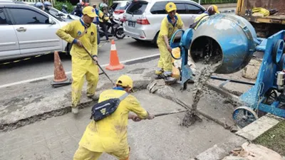 Bina Marga Turunkan 14 Personel Perbaiki Ruas Jalan Arief Rachman Hakim