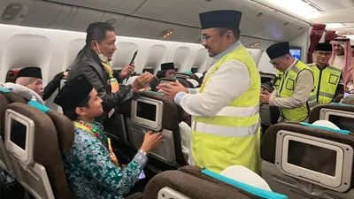 Menteri Agama Yaqut Cholil Qoumas lepas keberangkatan jemaah haji Indonesia