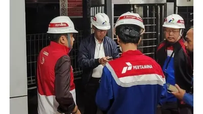  PJ Gubernur DKI Heru Budi Hartono meninjau lokasi kebakaran Depo Pertamina Plumpang