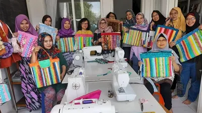 UMKM Kerajinan dengan Silver Play Button