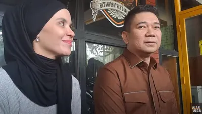 Aldila Jelita dan kuasa hukumnya Milano Lubis