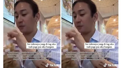 Influencer Jovi memakan bakso yang dicampur dengan krupuk babi.