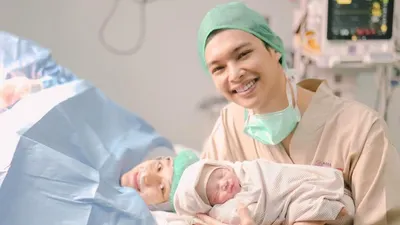 Rey Mbayang dan Dinda Hauw pasca melahirkan anak kedua