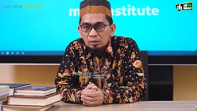 Ustadz Adi Hidayat Jelaskan Tentang Perihal  Makan dan Minum Saat Adzan Subuh