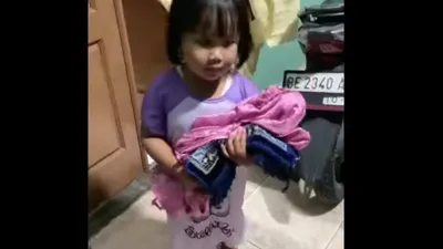 Viral seorang bocah non-Muslim bernama Sheril, meminta izin untuk ikut salat Tarawih yang merupakan seorang Muslim.
