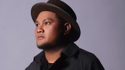 Eva Manurung mengatakan jika dirinya sering diberi pesan oleh netizen agar menyampaikan kepada Virgoun untuk membersihkan lehernya yang hitam.