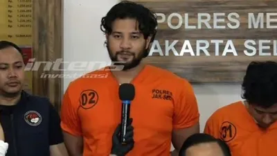 Ammar Zoni saat konferensi pers kasus narkoba yang menjeratnya