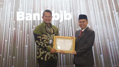 bank bjb Terima Penghargaan Bank Penyedia Layanan Pembayaran Zakat Terbaik dari Baznas
