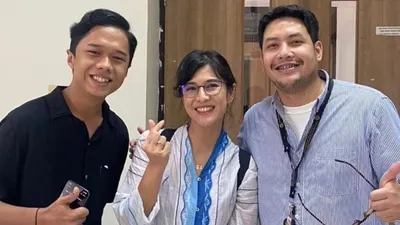 Dian Sastro tampil cantik sebagai Dosen di Uniersitas Indonesia