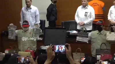 Ketua KPK mengumumkan penahanan atas Rafel Tri Sambodo dalam perkara penerimaan gratifikasi sebesar 90.000 dolar AS, Senin 3 April 2023. 