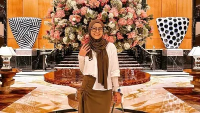 Selebgram Awkarin atau Karin Novilda Berhijab