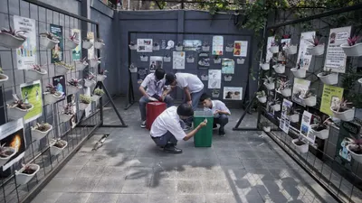 Siswa SMK. Ayojakarta akan memberikan 10 rekomendasi jurusan kuliah yang cocok untuk anak SMK, serta prospek kerjanya yang menjanjikan.