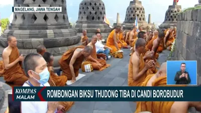 32 Biksu Lintas Negara yang Ikuti Tradisi Thudong Telah Sampai di Candi Borobudur