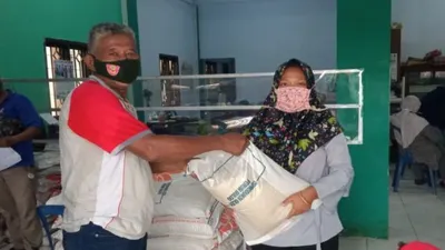 Bantuan pangan di antaranya berupa telur dan ayam siap cair saat Ramadan