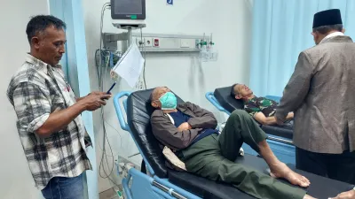 Sebuah tragedi keracunan massal terjadi kepada ratusan warga di Kelurahan Padasuka, Kecamatan Cimahi Tengah, Kota Cimahi, Jawa Barat.