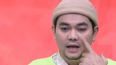 Indra Bekti ketika menjadi narasumber pada program Trans TV Pagi-Pagi Ambyar. 