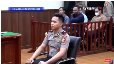  Bharada E menggunakan seragam lengkap Polri siap menjalani sidang kode etik