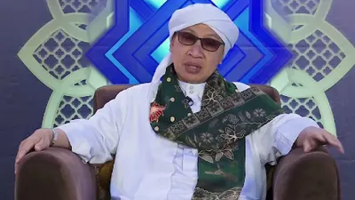Pendakwah Buya Yahya mengatakan bahwa apabila seseorang mengalami mimpi basah, maka puasanya tidak batal.