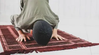  Ilustrasi salat, sholat tarawih di rumah