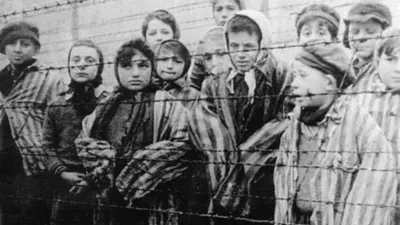 Tahanan Auschwitz - Ilustrasi 7 Daftar Kekejaman NAZI Jerman Selama Perang Dunia 2, dari Kamp Konsentrasi hingga Pembakaran Buku (Creative Commons)