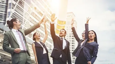 Ada banyak sifat berbeda yang dimiliki oleh orang-orang sukses. Tapi apa yang paling penting dan menjadi tanda hingga persamaan dari semuanya?